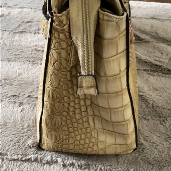 Michael kors tote - Picture 7 of 15